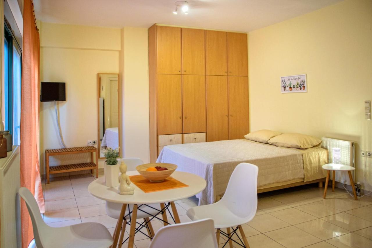 Sunny City Studio Apartment Kalamata Exterior photo
